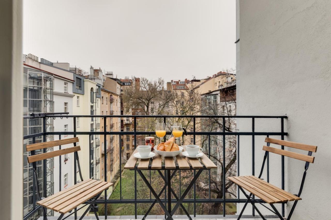 Jt'S Apartments Spanelska Str. Прага Екстериор снимка
