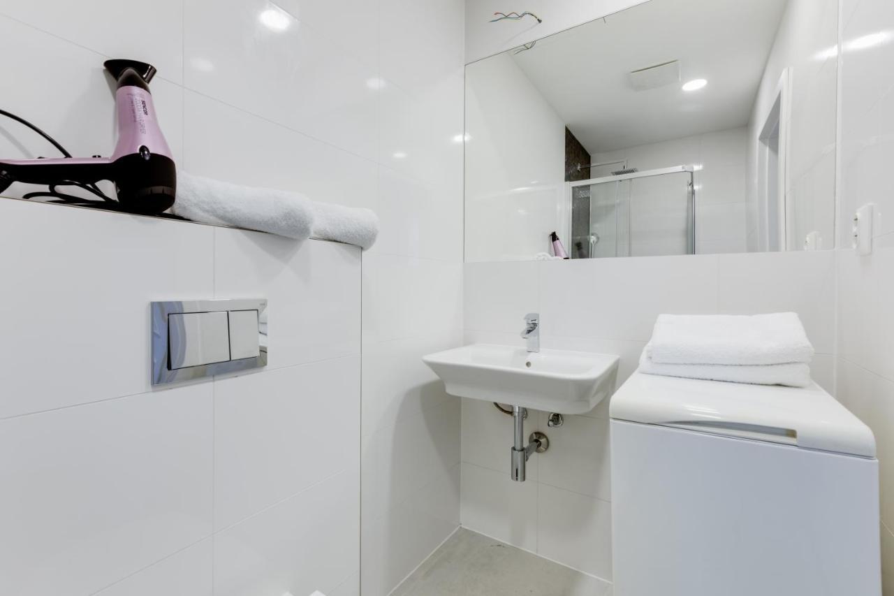 Jt'S Apartments Spanelska Str. Прага Екстериор снимка