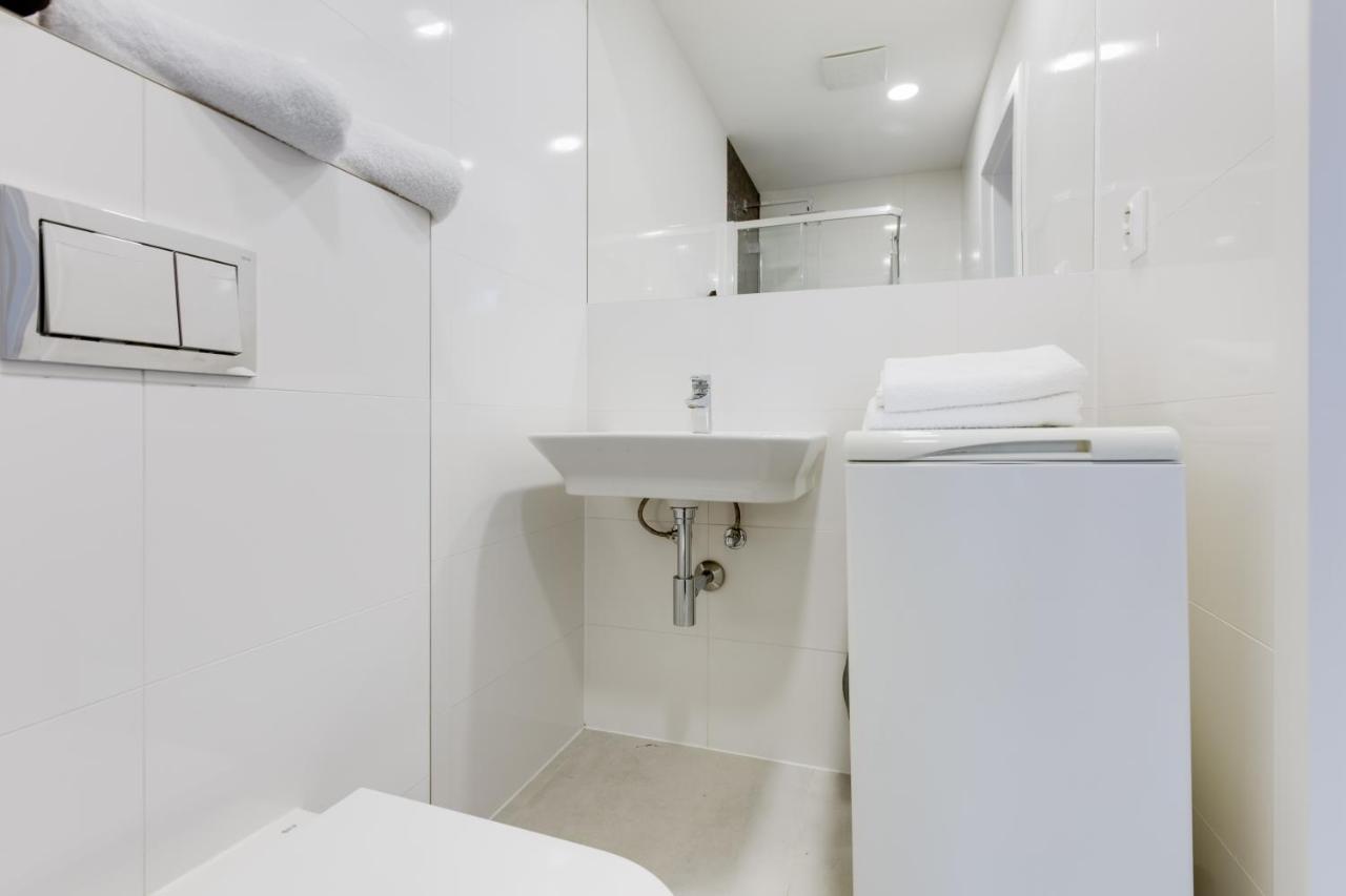 Jt'S Apartments Spanelska Str. Прага Екстериор снимка